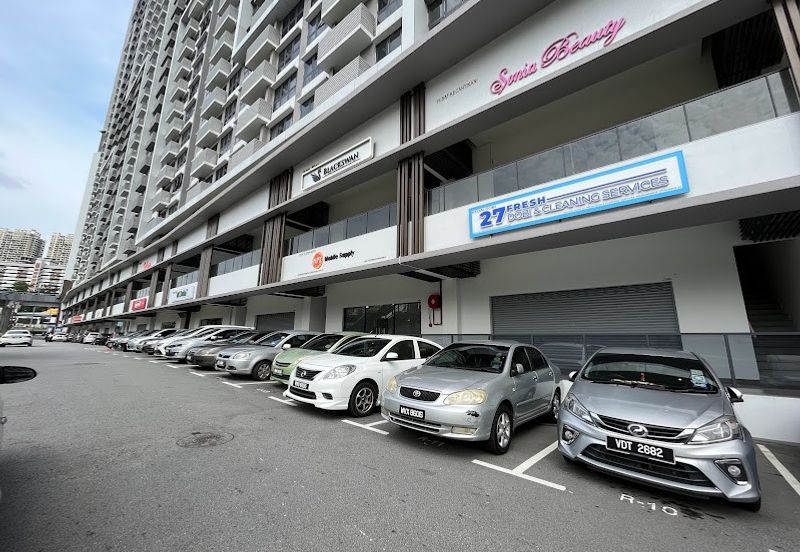 M Vertica,Near Sunway Velocity,Near by Mrt & Lrt, G&1st Floor few units!Don't miss up!  