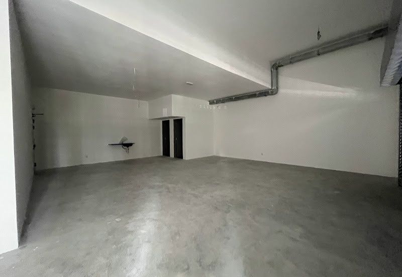 M Vertica,Near Sunway Velocity,Near by Mrt & Lrt, G&1st Floor few units!Don't miss up!  