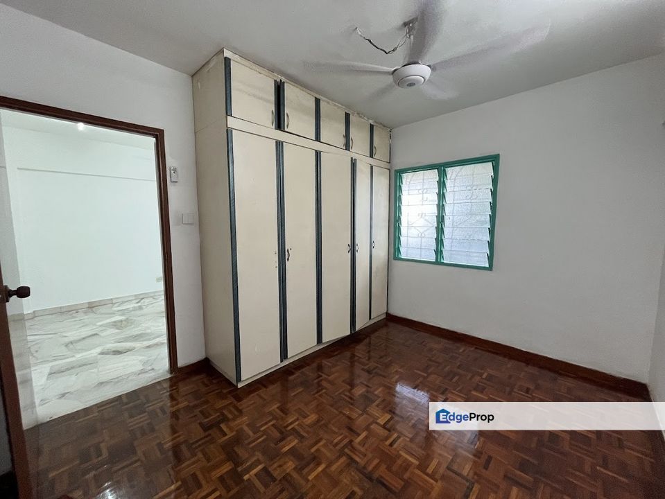 Segar Apartment,near by Taman Yulek and Leisure Mall, Freehold, Kuala Lumpur, Cheras