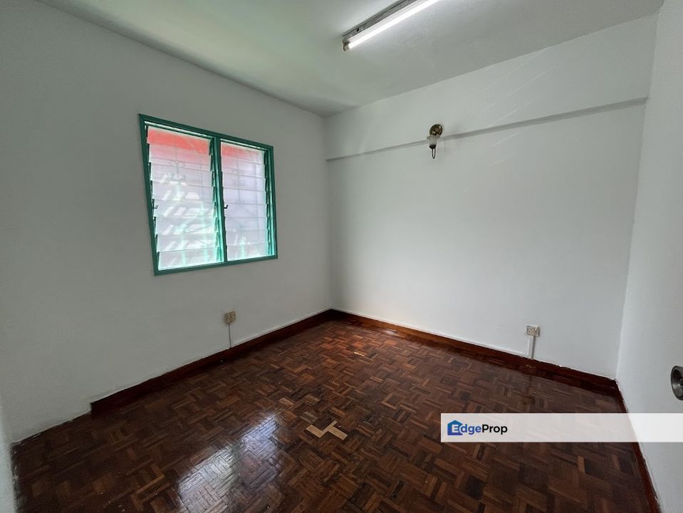 Segar Apartment,near by Taman Yulek and Leisure Mall, Freehold, Kuala Lumpur, Cheras