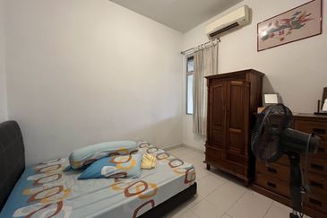 Taman Sungai Sering,Batu 9 Cheras,Selangor.3 Storey CORNER