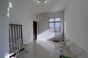Taman Sungai Sering,Batu 9 Cheras,Selangor.3 Storey CORNER