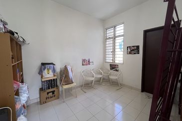 Taman Sungai Sering,Batu 9 Cheras,Selangor.3 Storey CORNER