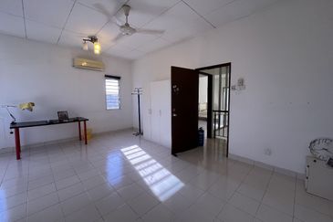 Taman Sungai Sering,Batu 9 Cheras,Selangor.3 Storey CORNER