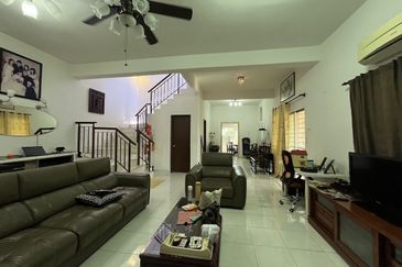 Taman Sungai Sering,Batu 9 Cheras,Selangor.3 Storey CORNER