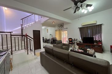 Taman Sungai Sering,Batu 9 Cheras,Selangor.3 Storey CORNER