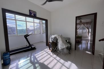 Taman Sungai Sering,Batu 9 Cheras,Selangor.3 Storey CORNER