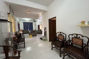 Taman Sungai Sering,Batu 9 Cheras,Selangor.3 Storey CORNER