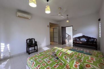 Taman Sungai Sering,Batu 9 Cheras,Selangor.3 Storey CORNER