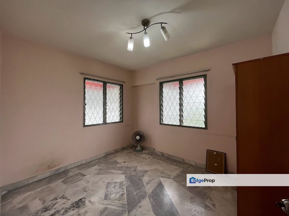 Segar Apartment, P/furnish with security, near Yulek and Leisure Mall, Kuala Lumpur, Cheras