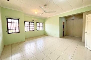 Bandar Tun Hussien Onn,2 Sty Superlink [25x75]Gated & Guarded