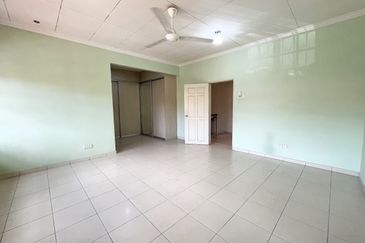 Bandar Tun Hussien Onn,2 Sty Superlink [25x75]Gated & Guarded