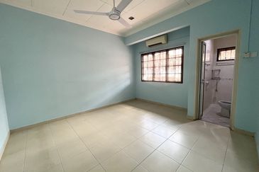 Bandar Tun Hussien Onn,2 Sty Superlink [25x75]Gated & Guarded