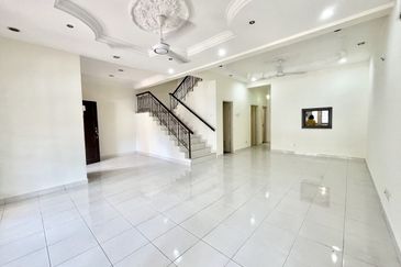 Bandar Tun Hussien Onn,2 Sty Superlink [25x75]Gated & Guarded