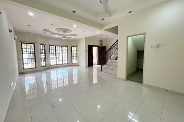 Bandar Tun Hussien Onn,2 Sty Superlink [25x75]Gated & Guarded