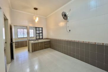 Bandar Tun Hussien Onn,2 Sty Superlink [25x75]Gated & Guarded