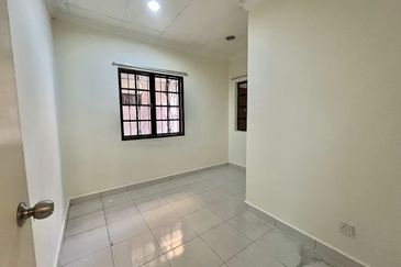 Bandar Tun Hussien Onn,2 Sty Superlink [25x75]Gated & Guarded