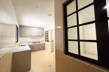 Bandar Tun Hussien Onn,2 Sty Superlink [25x75]Gated & Guarded