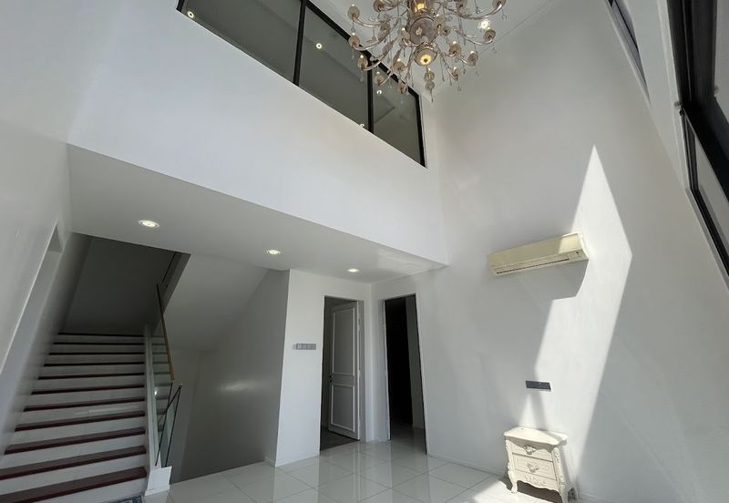 Cheras Vista 4, 3 Sty Semi D,Freehold,CORNER, Fully reno up to 1 Mil