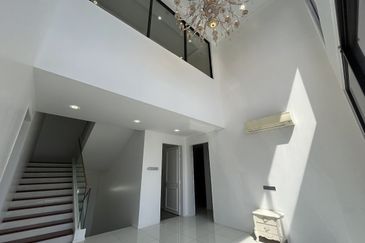 Cheras Vista 4, 3 Sty Semi D,Freehold,CORNER, Fully reno up to 1 Mil