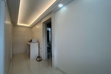 Cheras Vista 4, 3 Sty Semi D,Freehold,CORNER, Fully reno up to 1 Mil