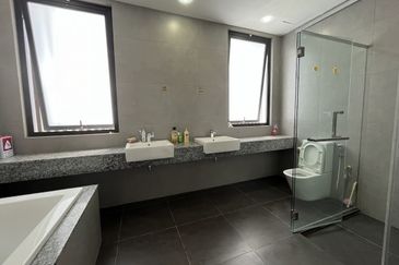 Cheras Vista 4, 3 Sty Semi D,Freehold,CORNER, Fully reno up to 1 Mil