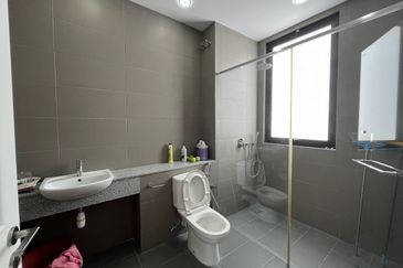 Cheras Vista 4, 3 Sty Semi D,Freehold,CORNER, Fully reno up to 1 Mil