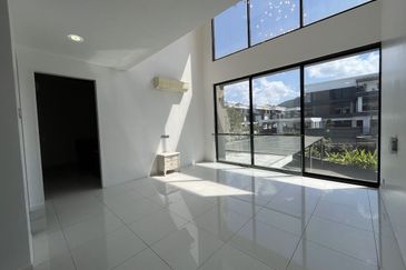 Cheras Vista 4, 3 Sty Semi D,Freehold,CORNER, Fully reno up to 1 Mil