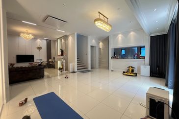 Cheras Vista 4, 3 Sty Semi D,Freehold,CORNER, Fully reno up to 1 Mil