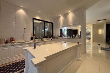 Cheras Vista 4, 3 Sty Semi D,Freehold,CORNER, Fully reno up to 1 Mil