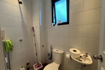 Cheras Vista 4, 3 Sty Semi D,Freehold,CORNER, Fully reno up to 1 Mil