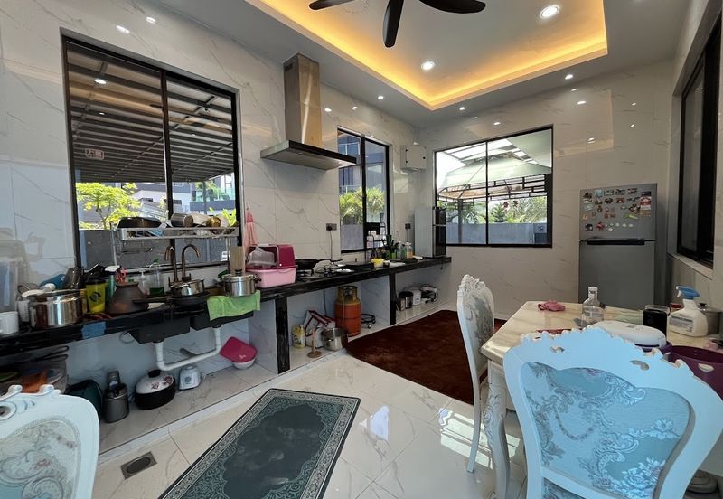 Cheras Vista 4, 3 Sty Semi D,Freehold,CORNER, Fully reno up to 1 Mil