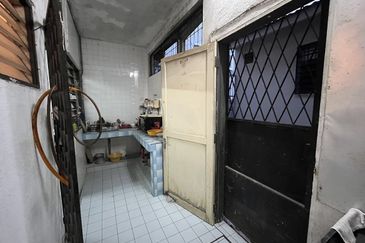 Jalan Bunga Kemboja 3