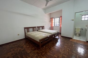 SL 4, Bandar Sungai Long