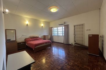 SL 4, Bandar Sungai Long