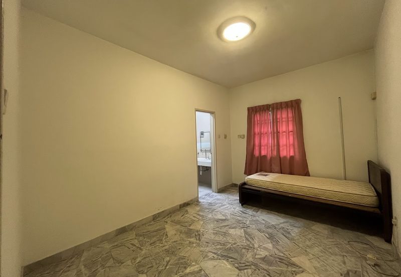 SL 4, Bandar Sungai Long