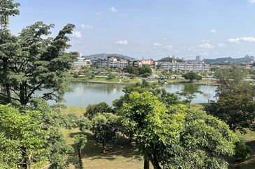 Avenue 2, Lake Valley