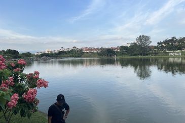 Avenue 2, Lake Valley