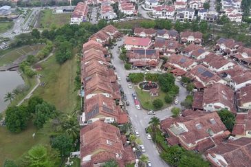 Lake Valley Avenue One,Double Storey Semi D CORNER,Freehold,L/A 6039