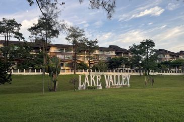 Lake Valley Avenue One,Double Storey Semi D CORNER,Freehold,L/A 6039