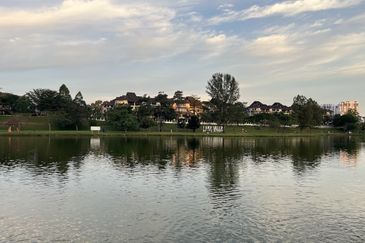 Lake Valley Avenue One,Double Storey Semi D CORNER,Freehold,L/A 6039