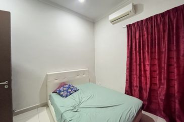 Avenue 4 @ Lake Valley , 3 Sty Semi D [40x80] CORNER,Partly furnish