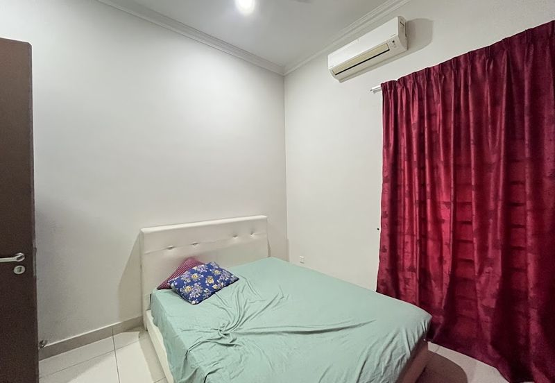 Avenue 4 @ Lake Valley , 3 Sty Semi D [40x80] CORNER,Partly furnish