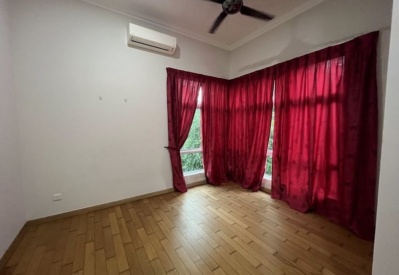 Avenue 4 @ Lake Valley , 3 Sty Semi D [40x80] CORNER,Partly furnish