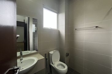 Avenue 4 @ Lake Valley , 3 Sty Semi D [40x80] CORNER,Partly furnish