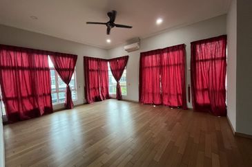 Avenue 4 @ Lake Valley , 3 Sty Semi D [40x80] CORNER,Partly furnish