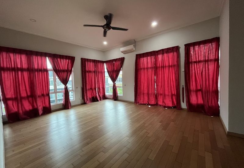 Avenue 4 @ Lake Valley , 3 Sty Semi D [40x80] CORNER,Partly furnish