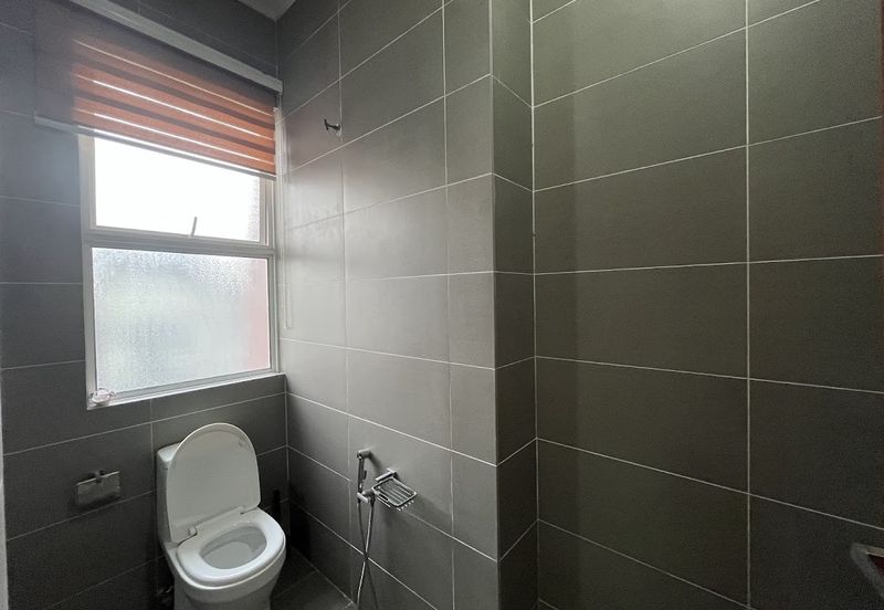 Avenue 4 @ Lake Valley , 3 Sty Semi D [40x80] CORNER,Partly furnish