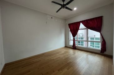 Avenue 4 @ Lake Valley , 3 Sty Semi D [40x80] CORNER,Partly furnish