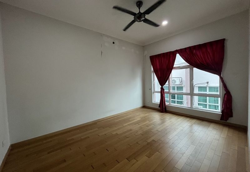 Avenue 4 @ Lake Valley , 3 Sty Semi D [40x80] CORNER,Partly furnish